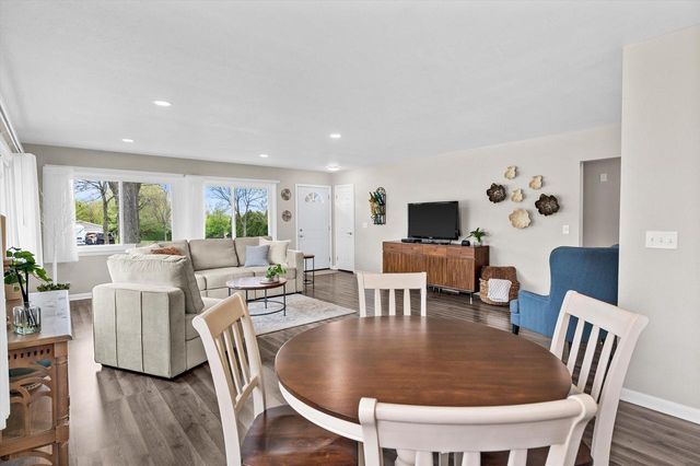 7729 Cold Spring ROAD, Greenfield, WI 53220
