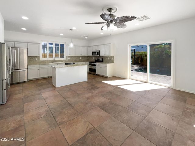 4319 E VAUGHN Avenue, Gilbert, AZ 85234