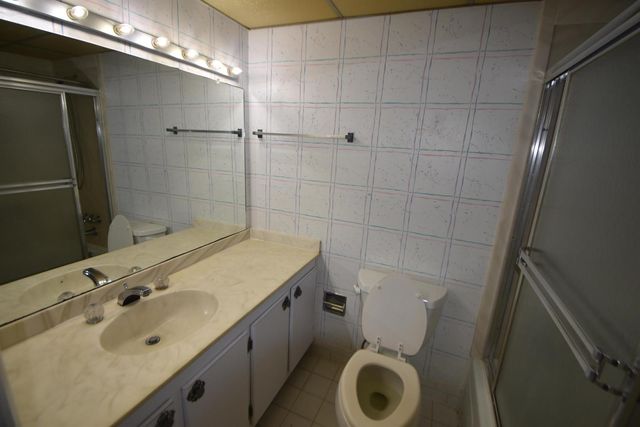 6020 NW 44th Street 304, Lauderhill, FL 33319