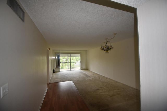 6020 NW 44th Street 304, Lauderhill, FL 33319