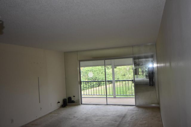 6020 NW 44th Street 304, Lauderhill, FL 33319