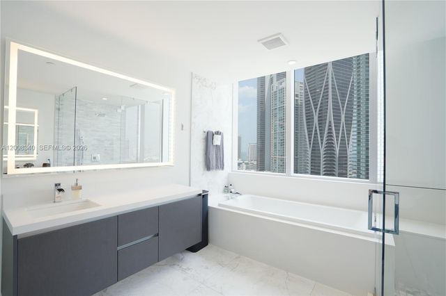 851 NE 1st Ave 2101, Miami, FL 33132