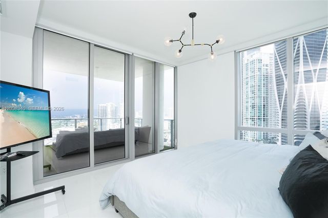 851 NE 1st Ave 2101, Miami, FL 33132