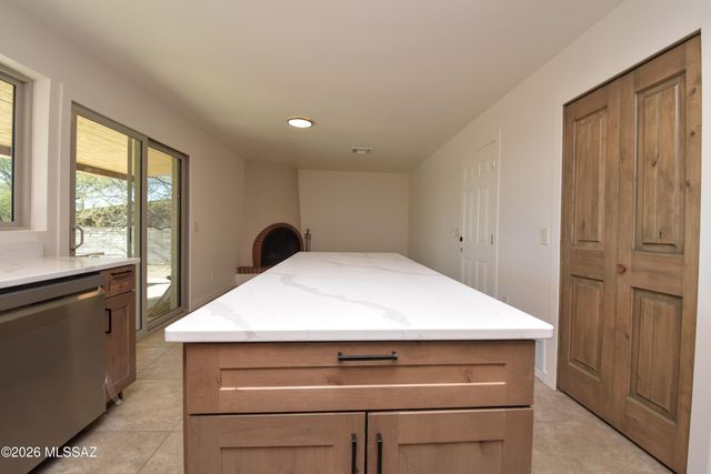 3796 E Guthrie Mountain Place, Tucson, AZ 85718