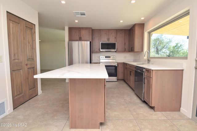 3796 E Guthrie Mountain Place, Tucson, AZ 85718