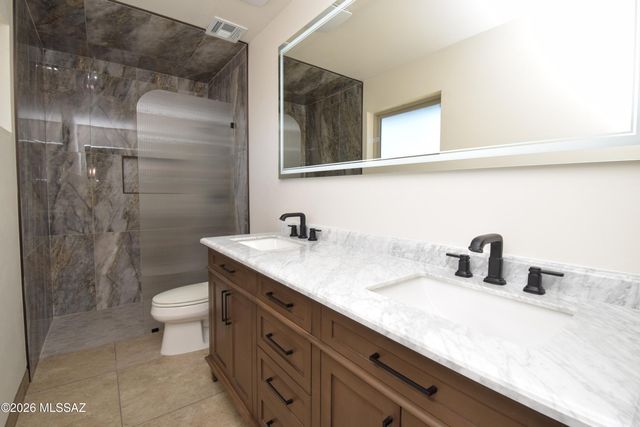 3796 E Guthrie Mountain Place, Tucson, AZ 85718