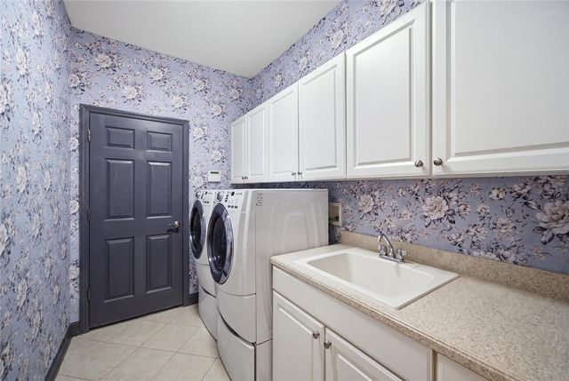 2013 RAVEN MANOR DRIVE, Dover, FL 33527