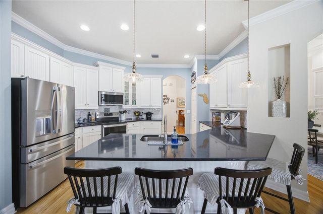 2013 RAVEN MANOR DRIVE, Dover, FL 33527