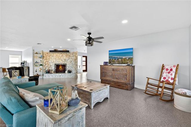 867 Oak ST, Fort Myers Beach, FL 33931