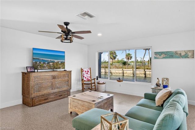 867 Oak ST, Fort Myers Beach, FL 33931