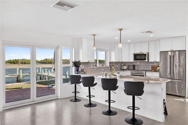 867 Oak ST, Fort Myers Beach, FL 33931