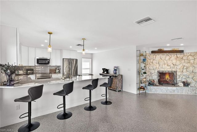 867 Oak ST, Fort Myers Beach, FL 33931