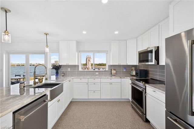 867 Oak ST, Fort Myers Beach, FL 33931