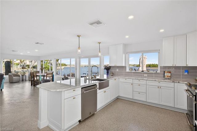 867 Oak ST, Fort Myers Beach, FL 33931