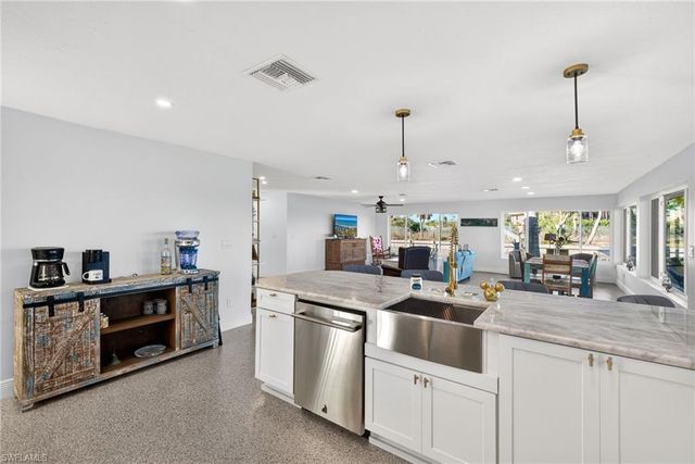 867 Oak ST, Fort Myers Beach, FL 33931