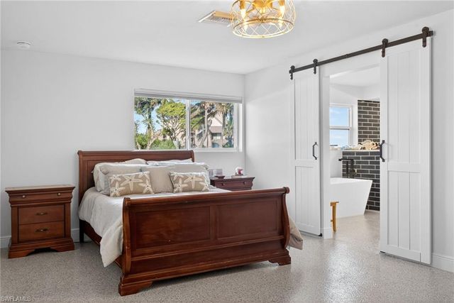 867 Oak ST, Fort Myers Beach, FL 33931