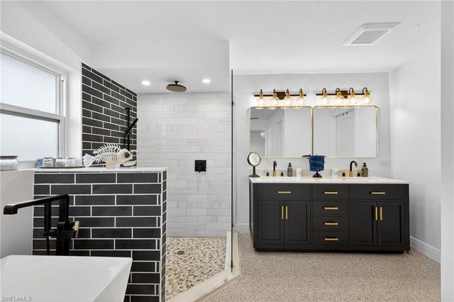 867 Oak ST, Fort Myers Beach, FL 33931