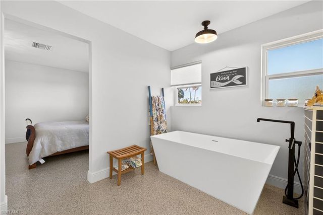 867 Oak ST, Fort Myers Beach, FL 33931