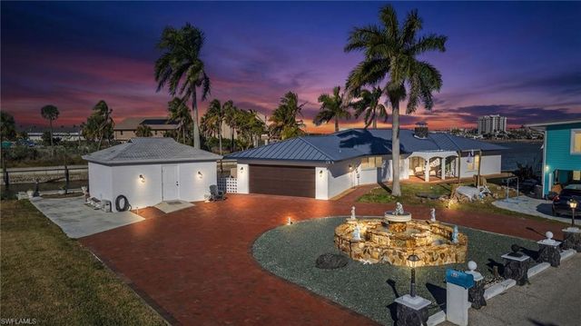 867 Oak ST, Fort Myers Beach, FL 33931