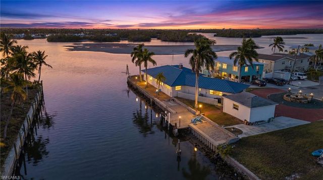 867 Oak ST, Fort Myers Beach, FL 33931