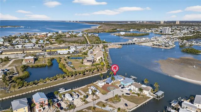 867 Oak ST, Fort Myers Beach, FL 33931