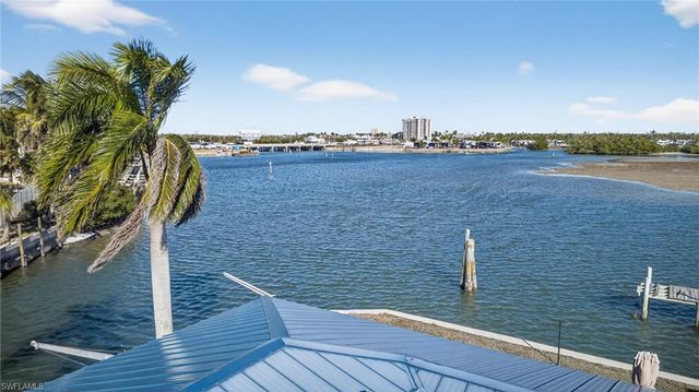 867 Oak ST, Fort Myers Beach, FL 33931