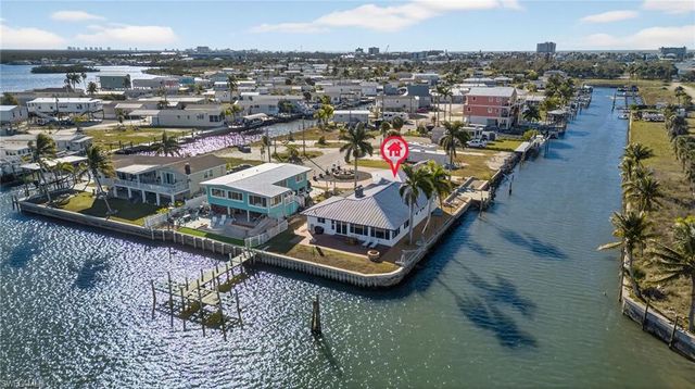 867 Oak ST, Fort Myers Beach, FL 33931