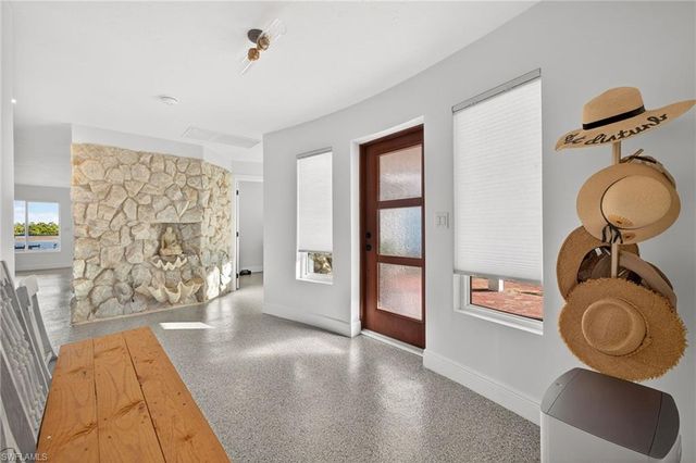 867 Oak ST, Fort Myers Beach, FL 33931