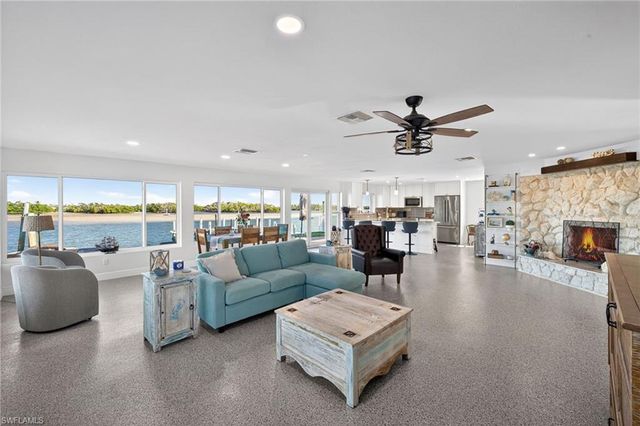 867 Oak ST, Fort Myers Beach, FL 33931