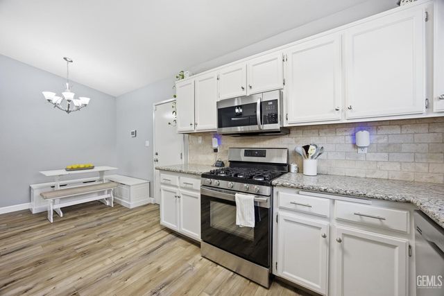 3330 Floral Meadow Drive, Bakersfield, CA 93308