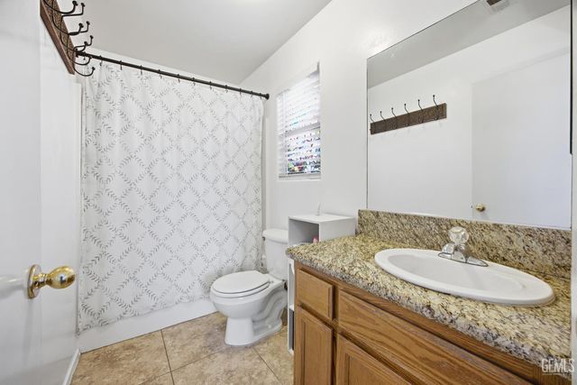 3330 Floral Meadow Drive, Bakersfield, CA 93308