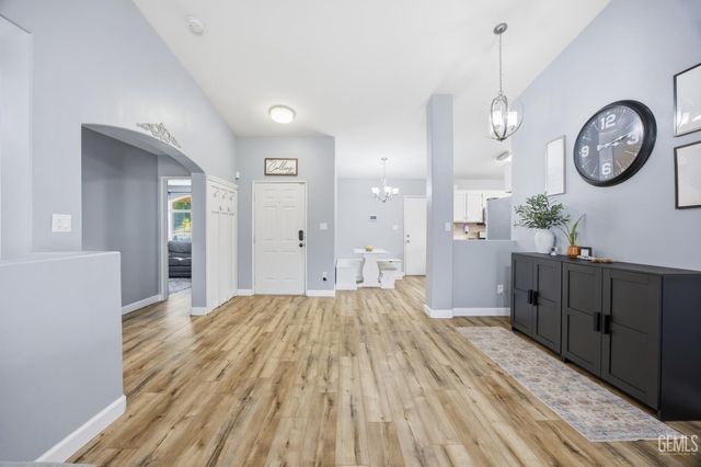 3330 Floral Meadow Drive, Bakersfield, CA 93308