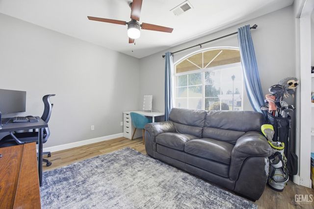 3330 Floral Meadow Drive, Bakersfield, CA 93308