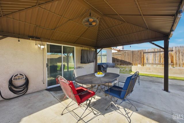 3330 Floral Meadow Drive, Bakersfield, CA 93308