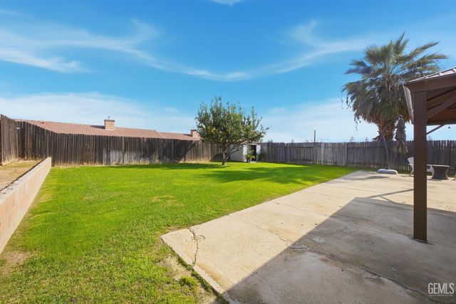 3330 Floral Meadow Drive, Bakersfield, CA 93308