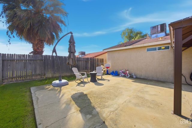 3330 Floral Meadow Drive, Bakersfield, CA 93308