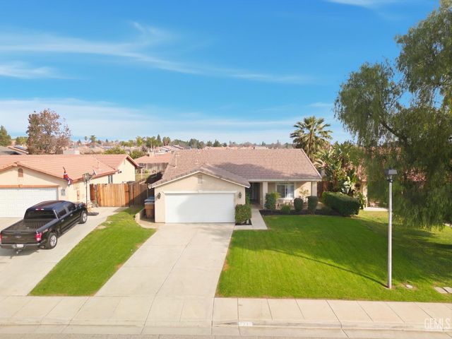 3330 Floral Meadow Drive, Bakersfield, CA 93308