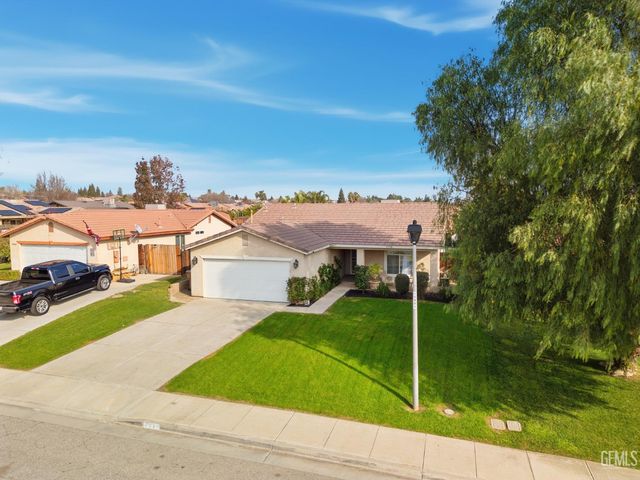 3330 Floral Meadow Drive, Bakersfield, CA 93308