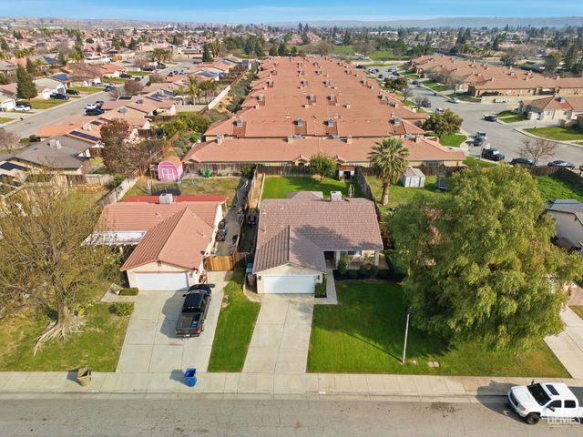 3330 Floral Meadow Drive, Bakersfield, CA 93308