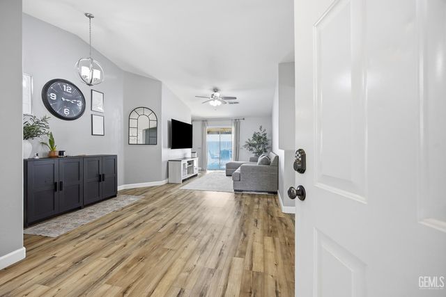 3330 Floral Meadow Drive, Bakersfield, CA 93308