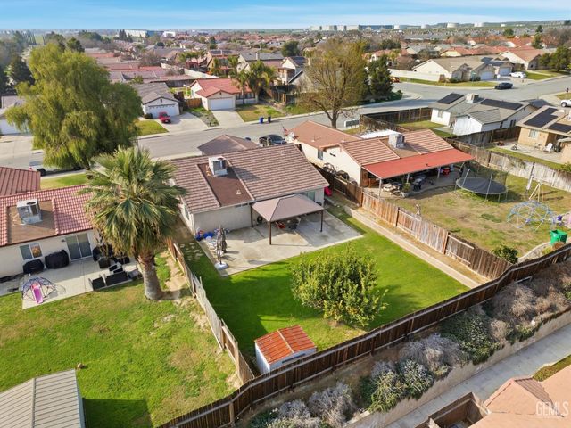 3330 Floral Meadow Drive, Bakersfield, CA 93308