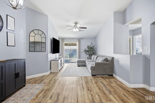 3330 Floral Meadow Drive, Bakersfield, CA 93308