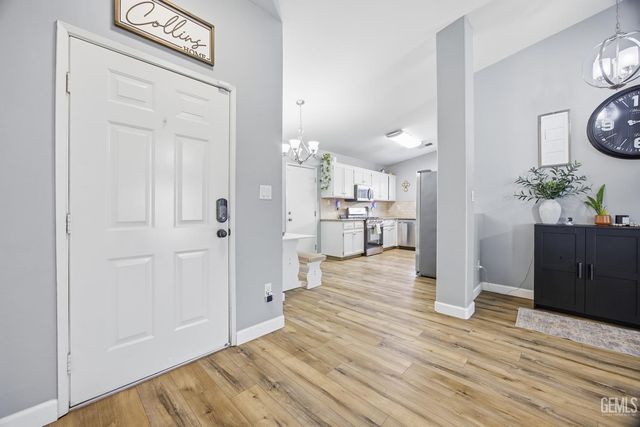 3330 Floral Meadow Drive, Bakersfield, CA 93308