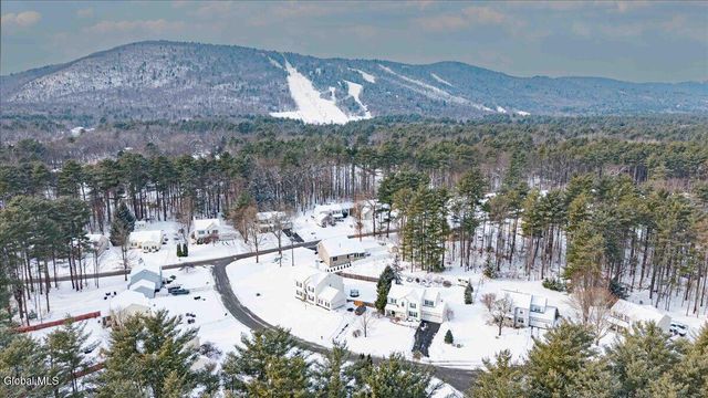 37 Kettles Way, Queensbury, NY 12804