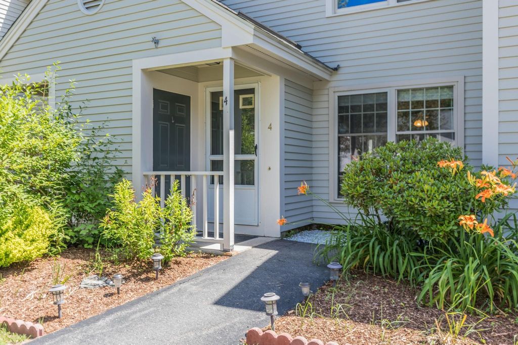 4 Woodland Green, Rochester, NH 03868
