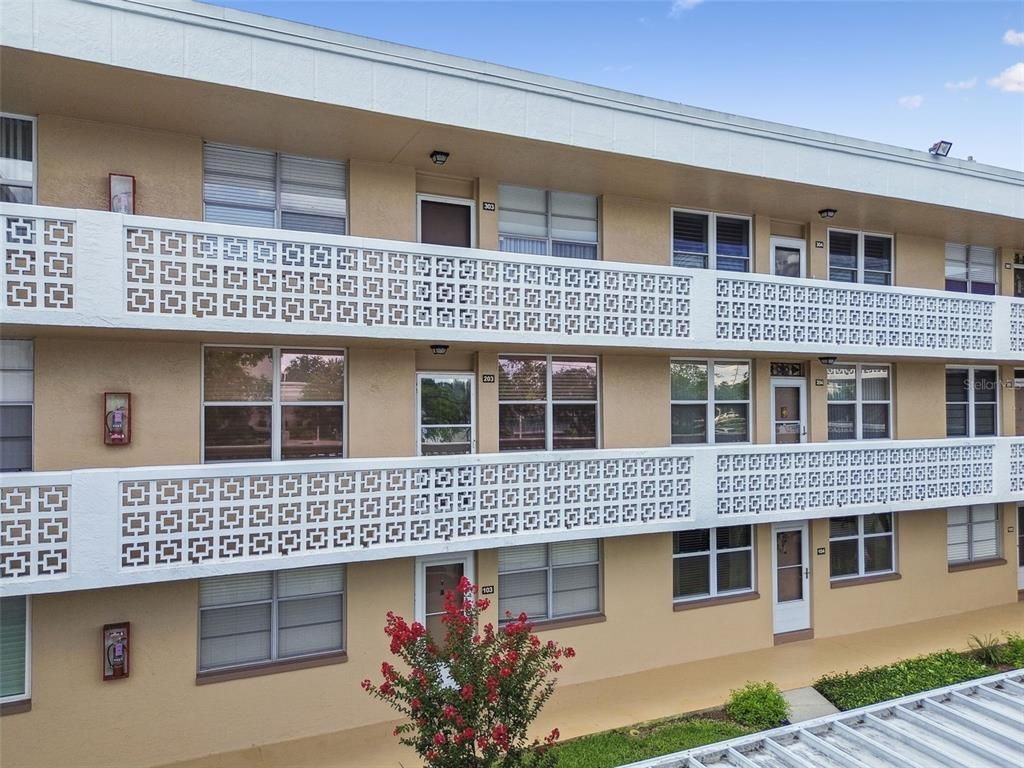 5095 BAY STREET NE 103, St Petersburg, FL 33703