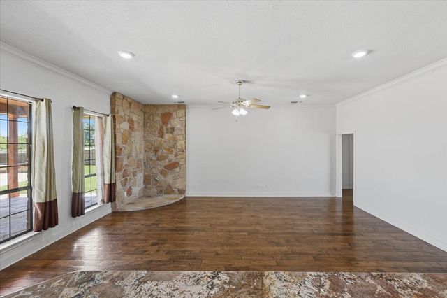 122 Eagle Pass Lane, Weatherford, TX 76087