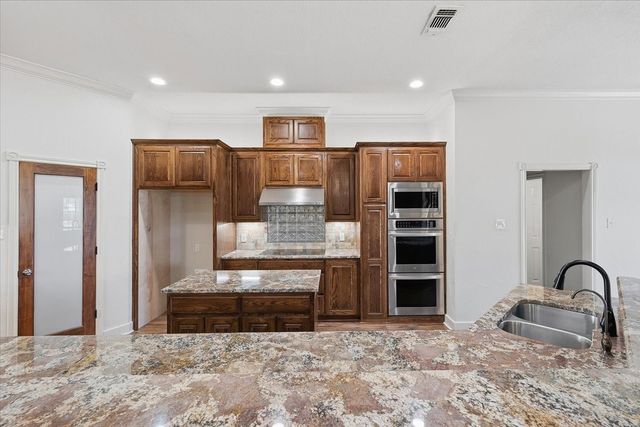 122 Eagle Pass Lane, Weatherford, TX 76087