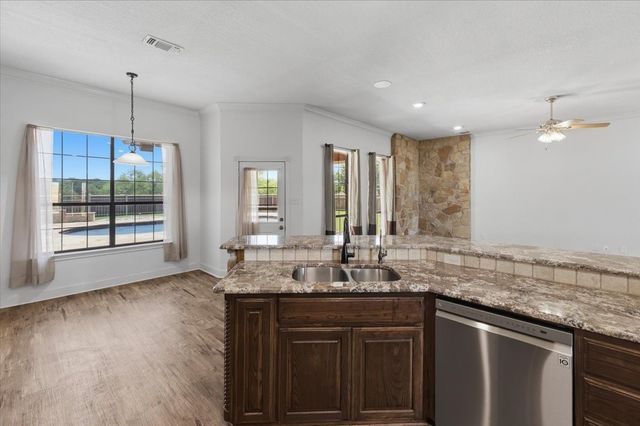 122 Eagle Pass Lane, Weatherford, TX 76087