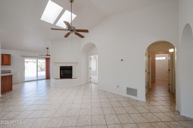 9122 W HEARN Road, Peoria, AZ 85381